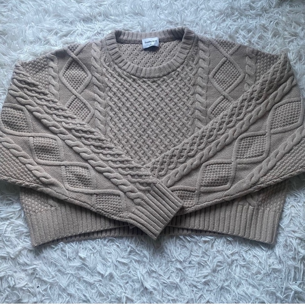 Aritzia x Sunday Best - “Peggy” Cropped Cable Knit Sweater in Beige - Picture 3 of 7